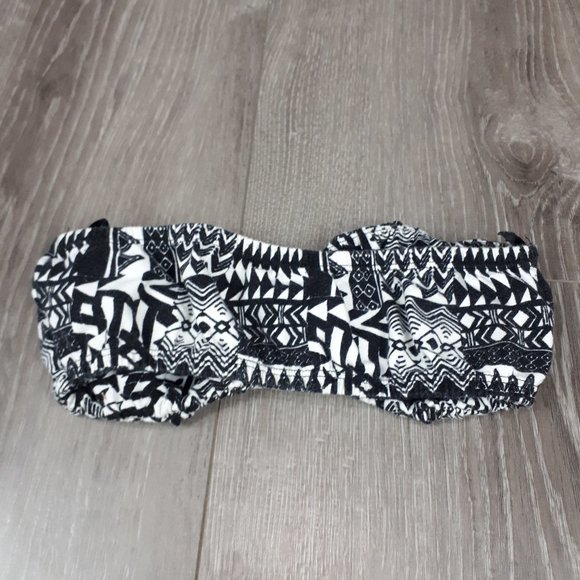 🛍 3/$12 FOREVER 21 Aztec Print Bandeau - Picture 2 of 4
